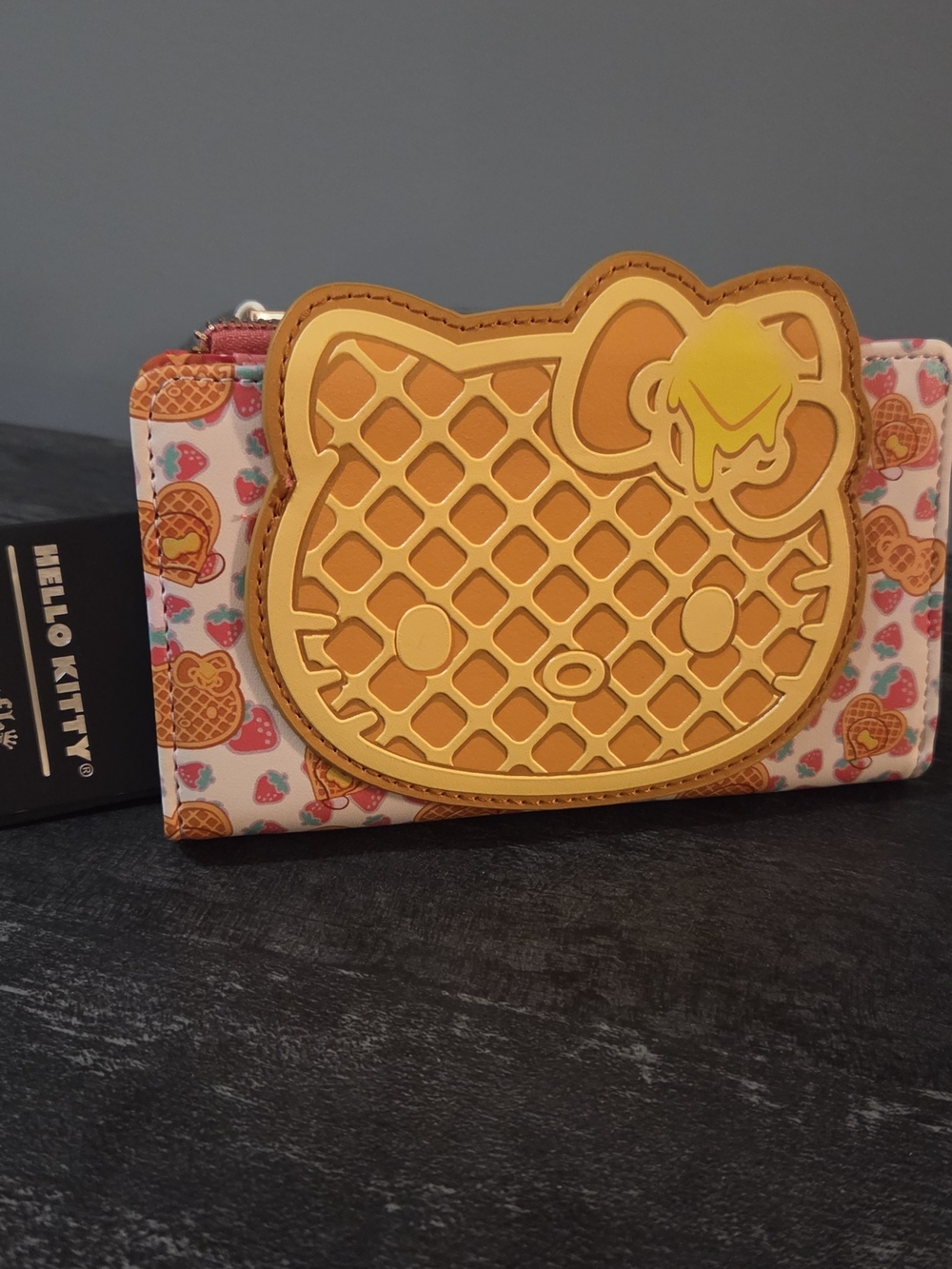 NEW🔥Loungefly Cute Hello Kitty Waffle Face Wallet in Yellow & Pink